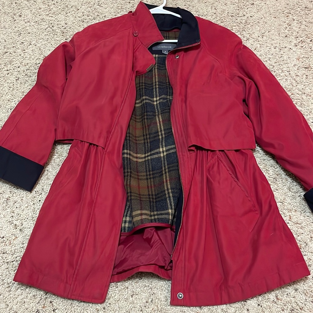 Red coat inside fuzzy can be taken out